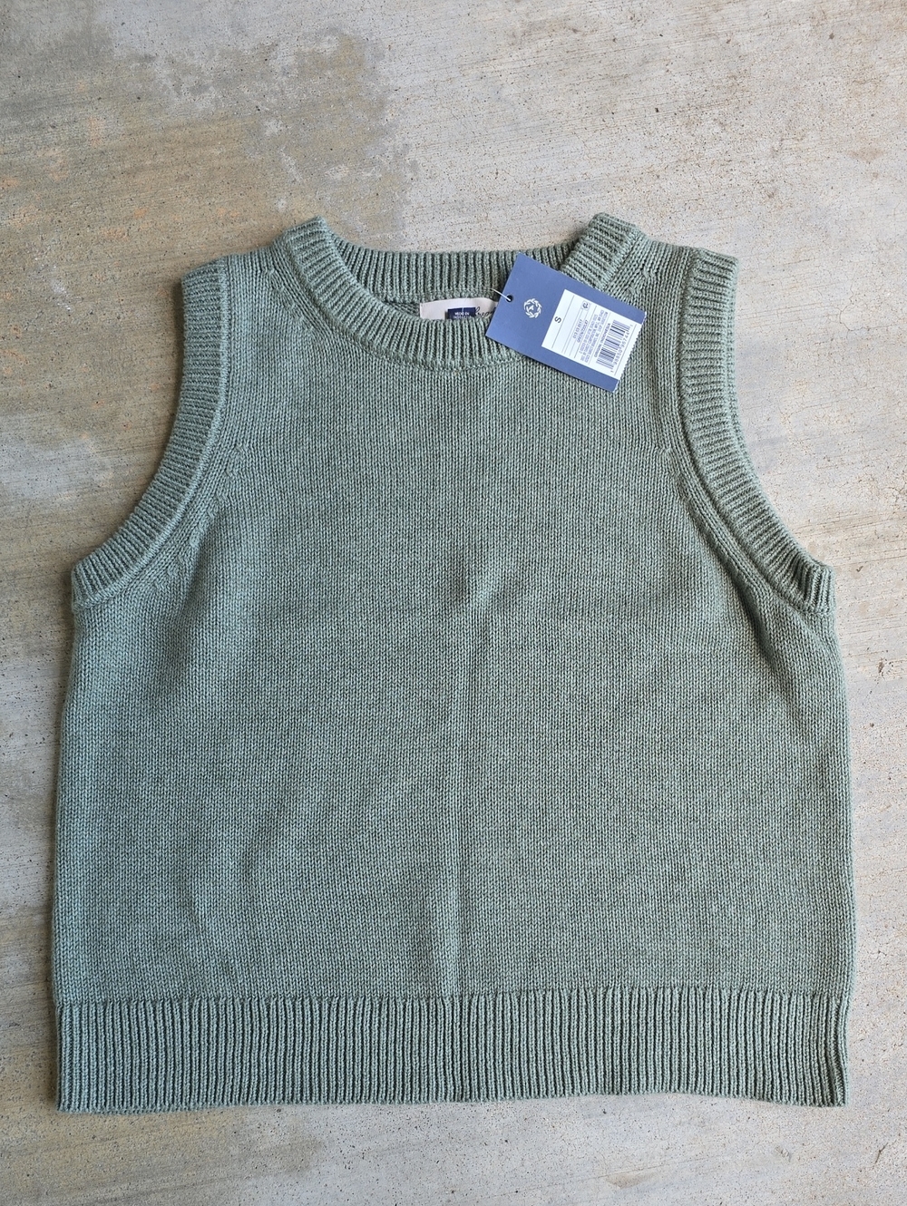 NWT Universal Threads Sleeveless Crewneck Sweater Vest